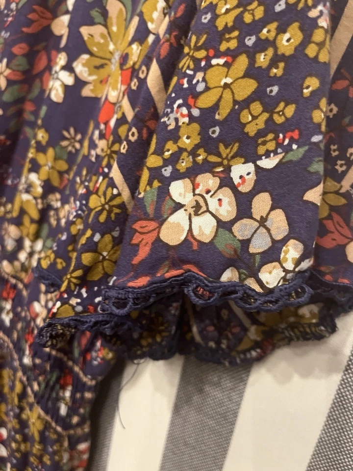 Vestido Floral Cottage Core Grande Cuello en V Manga Encaje Alto Bajo Foto 2 de 4