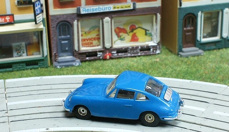 Faller AMS blauer Porsche 911 mit Blockmotor für die Faller Stadtautobahn - Bild 3 von 4