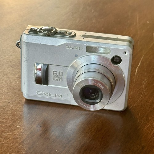⭐ Casio Digital Camera Exilim EX-Z110 5.0MP Silver - Tested Working ⭐