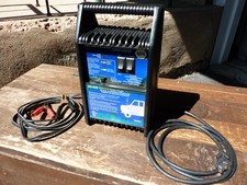 NAPA 55/10/2 Amp 12V Professional Automatic Battery Charger/Starter 85435