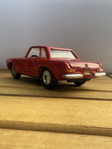 1/43 politoys polistil - Mercedes benz - 230sl (w113)hard top 1964 - Foto 2 di 10