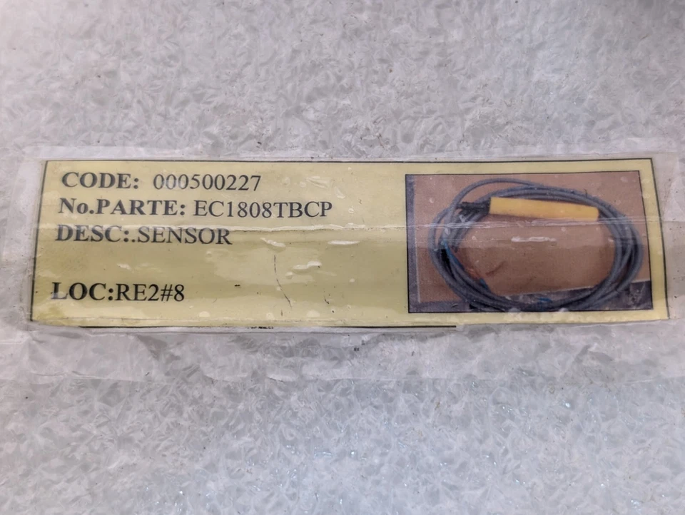 Interruptor de proximidad capacitivo Carlo Gavazzi Electromatic EC1808TBCP, nuevo stock antiguo Foto 2 de 4