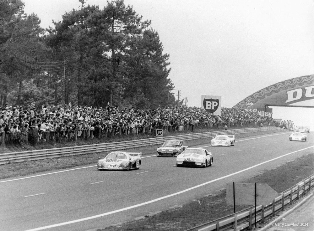 1982 Le Mans 24h Race Original Vintage Photo 24x18cm L721 Action Packed