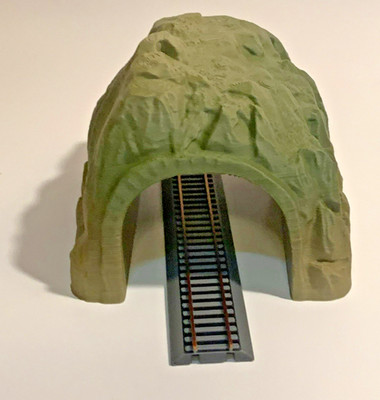 N Scale Rock Tunnel   Multi-Color Weathered Green/Tan Finish   Model Train 1:160