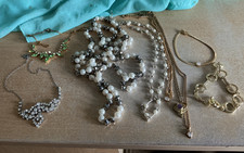 Kolekcja 9 złotych + srebrnych metalowych przedmiotów jubilerskich zawieszki, bransoletki itp.