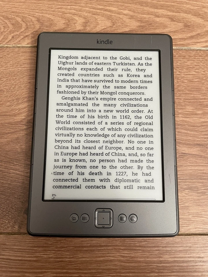 Amazon Kindle Touch 4th Generation D01200 4GB Wi-Fi 6-inch E-Reader - Image 2 of 4