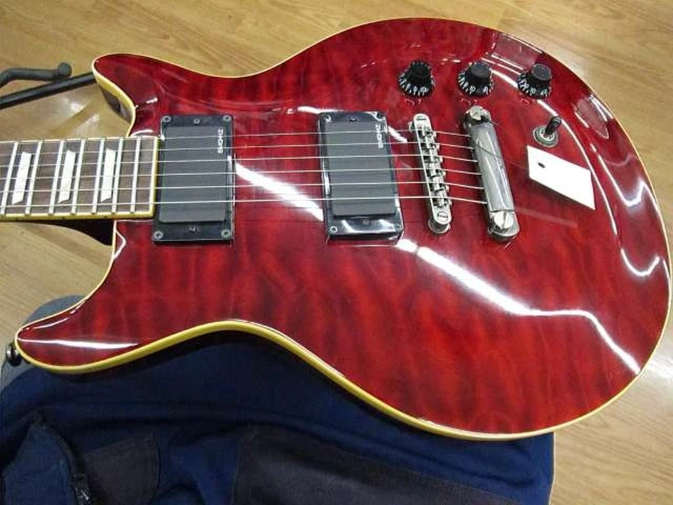 HAMER XT SERIES SUNBURST Q/T Usado Cuerpo de Arce Diapasón de Palisandro con Estuche Suave Foto 2 de 4