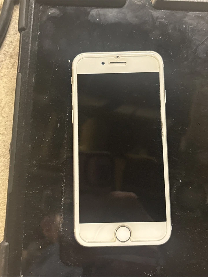 Apple iPhone 7 32GB Silver Unlocked No Sim Restrictions - US Cellular - Image 4 of 4