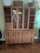 Broyhill Premier Mid Century Modern Two-piece Dining Hutch