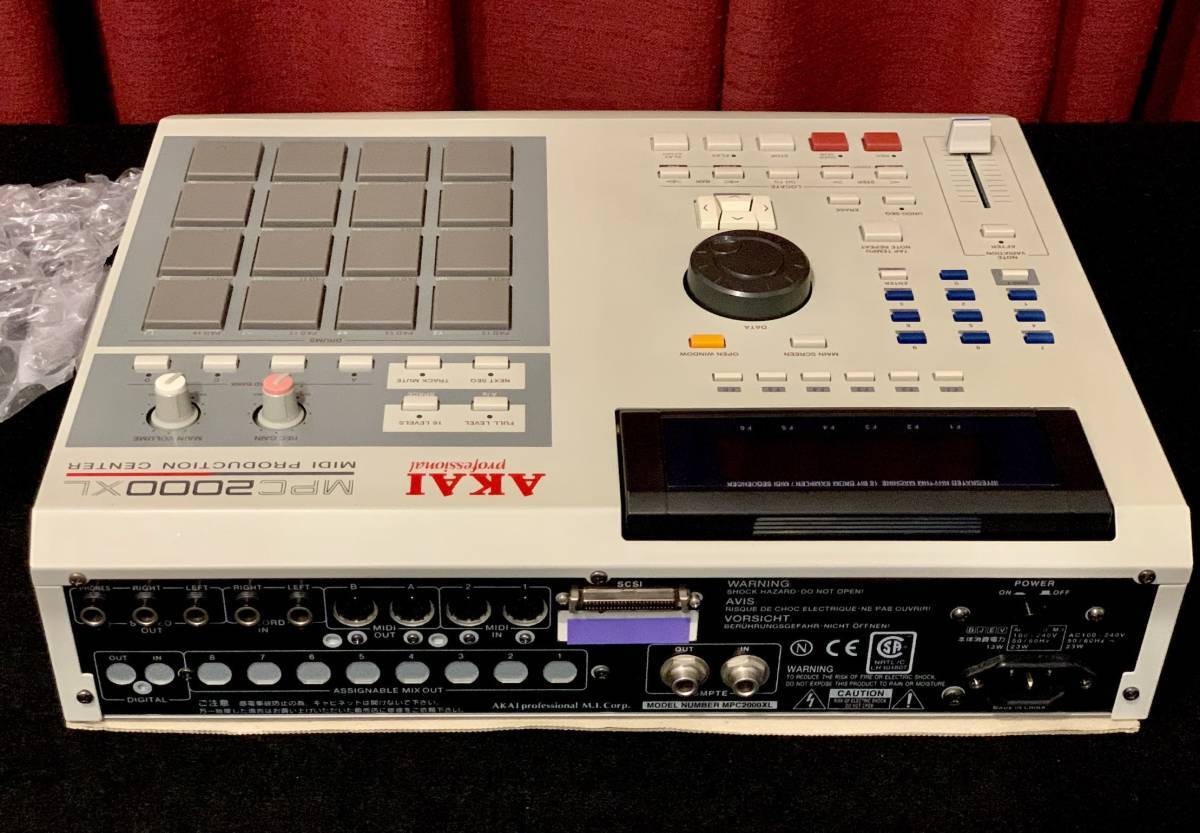 カスタム！美品！メンテ済み! AKAI MPC 2000XL CF搭載 美品 メンテ済み AKAI MPC 2000XL CF搭載 カスタム画面 PAD