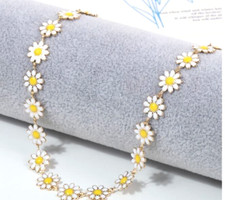 STAINLESS STEEL ENAMEL DAISY FLOWER CLAVICLE CHAIN NECKLACE LENGTH 32CMS - 34CMS