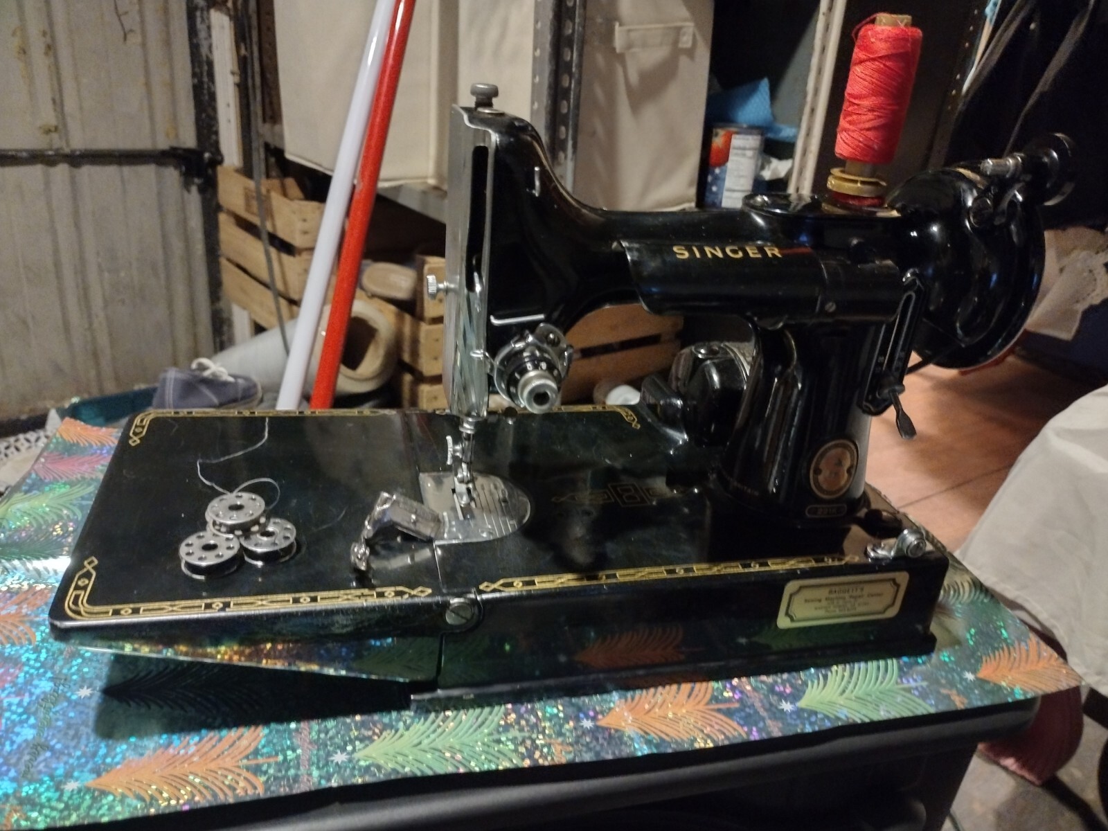 ANTIQUE 1950 SINGER SEWING MACHINE FEATHERWEIGHT MODEL 221 1 SER