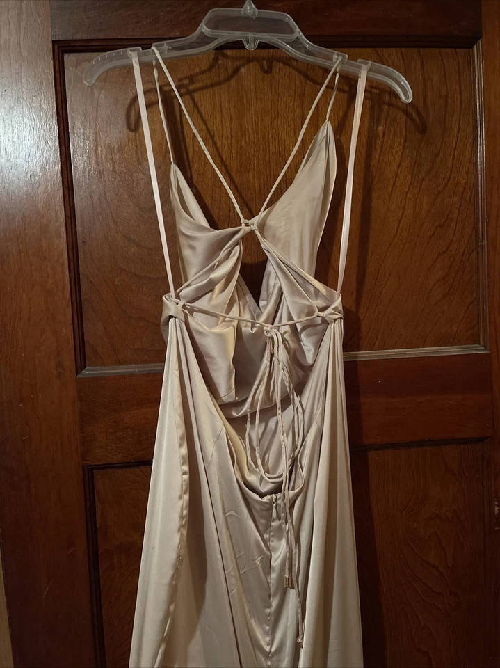 Vestido Serena cuello drapeado en champán Foto 4 de 4