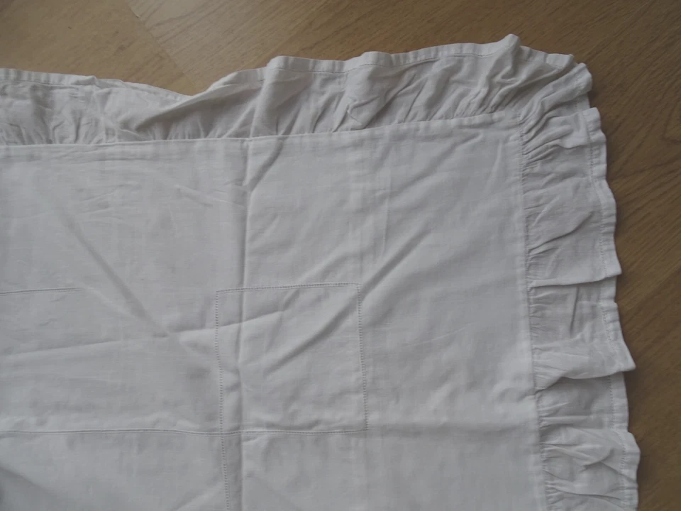 ANCIENNE HOUSSE D' EDREDON COTON ,JOURS CROISES , VOLANT . - Photo 3/4