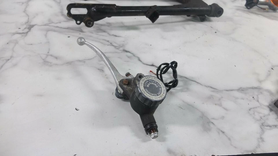 76 Yamaha RD200 RD 200 C Freno delantero eléctrico cilindro maestro palanca percha Foto 4 de 4