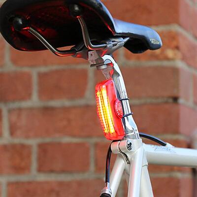 Feu Arrière Vélo Cateye Rapid X3 USB – TL-LD72, Rechargeable, 74x31x39mm (Neuf)