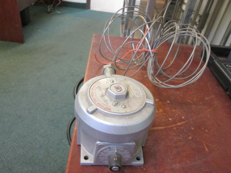 Termostato de control de temperatura UE E110 2CS 15A 125/250 VAC Rango: -125-350F Usado Foto 2 de 3