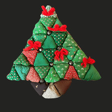 Vintage Christmas tree wall hanging handmade quilted patchwork 18