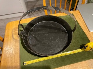 ANTIQUE HANGING CAST IRON SKILLET FRYING PAN POURER SPOUT ROMANY GYPSY 12.75 ins