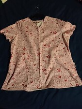 White Cross  Hearts  Scrub Nursing Top Women  s Size Small Valentines Day Theme
