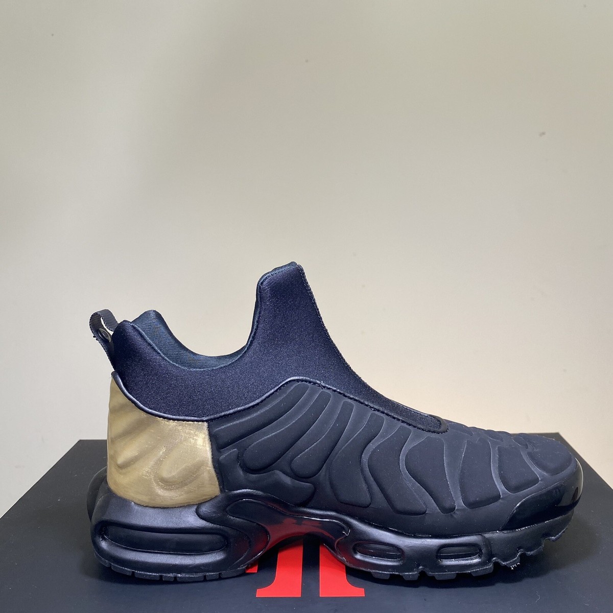 RARE NEW Nike Air Max Plus Slip SP Black Metallic Gold RARE NEW Nike Air Max Plus Slip SP Black Metallic Gold