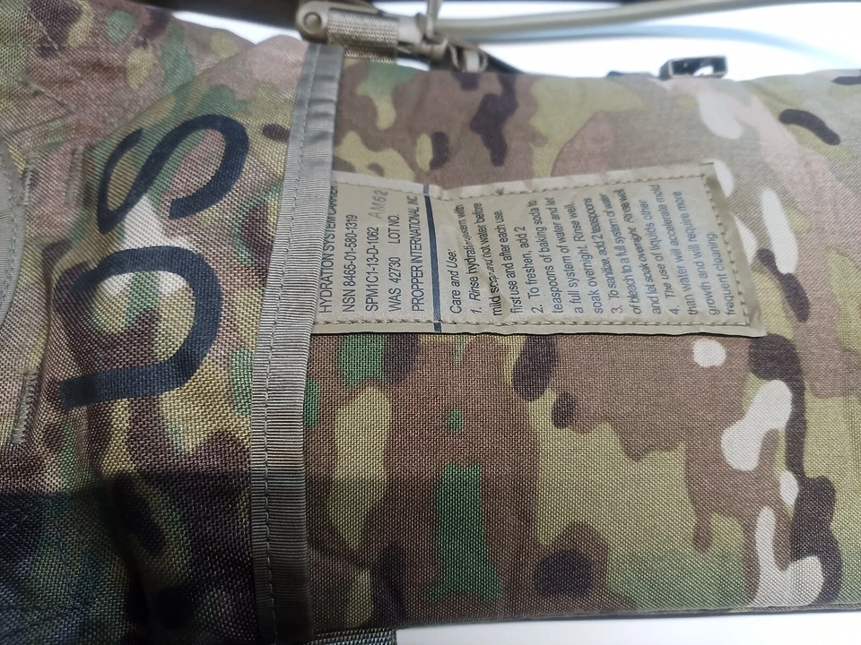 SISTEMAS DE MOCHILA DE HIDRATACIÓN MULTICAMUFLAJE ORIGINALES DE EE. UU. UNIDADES USADAS USADAS. Foto 4 de 4