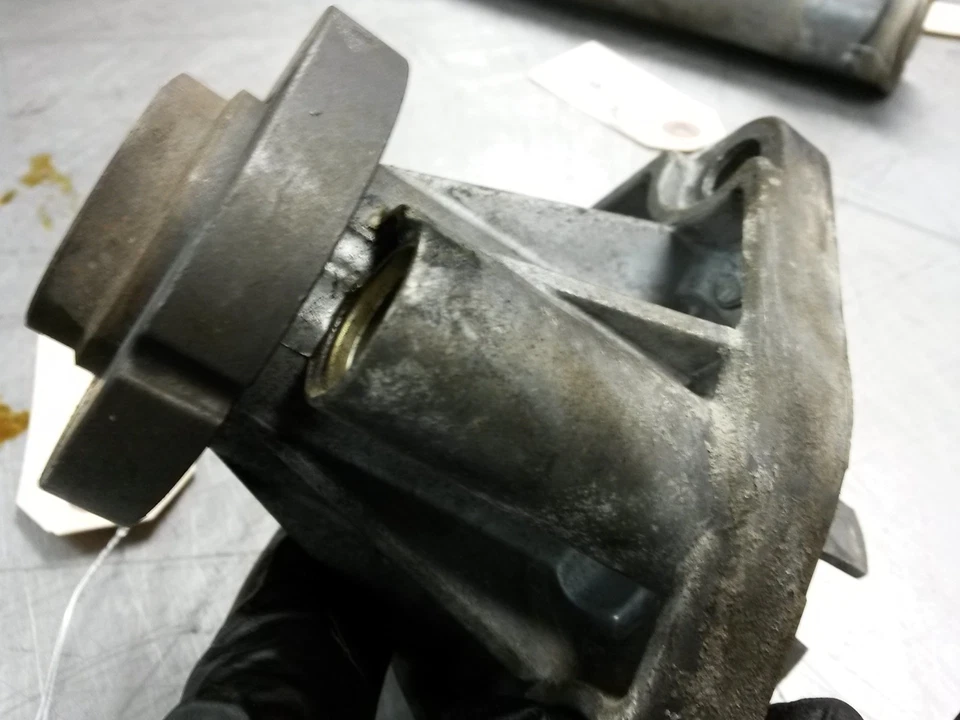 Bomba de refrigerante de agua para 01-05 Saturn L300 3.0 Foto 2 de 4