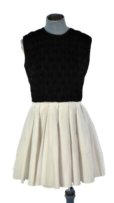 Jones Jones Kleid Party schwarz weiß Fit Flare Rosen Plissee Skater Gr. UK 8