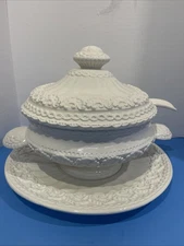 Vtg Italy 15.0” Ivory Cabbage Leaf & Ribbon Scroll Soup Tureen W/Ladle & Platter