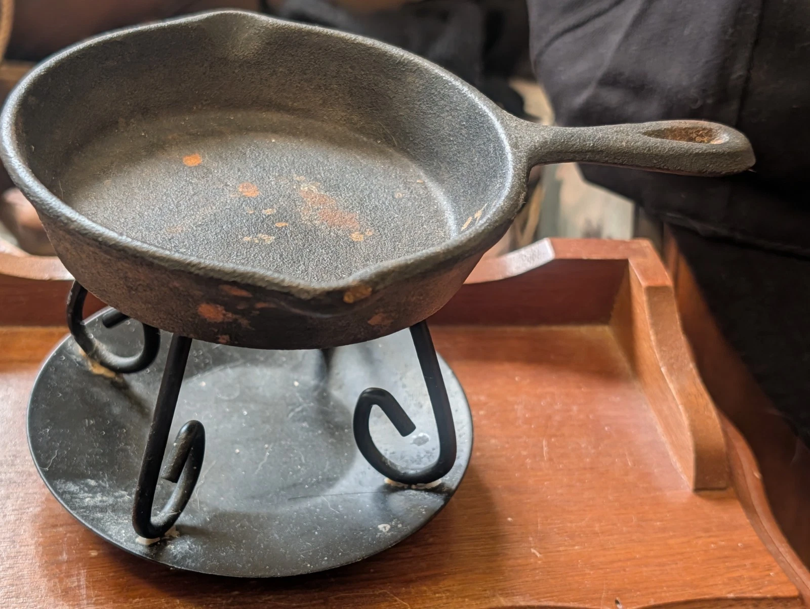 Cast Iron 4 Inch Skillet And Stand