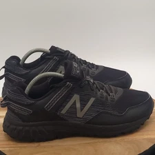 New Balance 410 v6 Mens Size 9 D Black Gray Trail Running Sneakers Walking Shoes