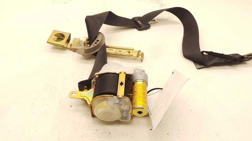98 99 00 LEXUS GS300 PASSENGER SIDE FRONT SEAT BELT ASSEMBLY  - Image 3 of 4
