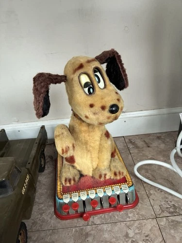 Vint 1950s Marx Tin Lithograph Dog Buttons Puppy with a Brain Works W Conditions