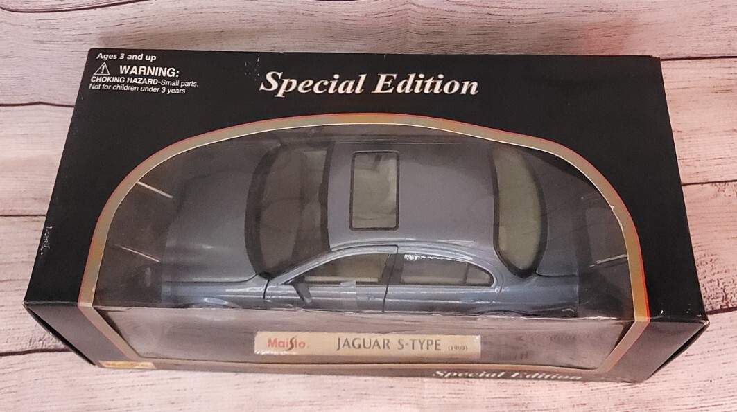 Maisto Jaguar S-Type (1999) Blue 1:18 Scale Diecast Car