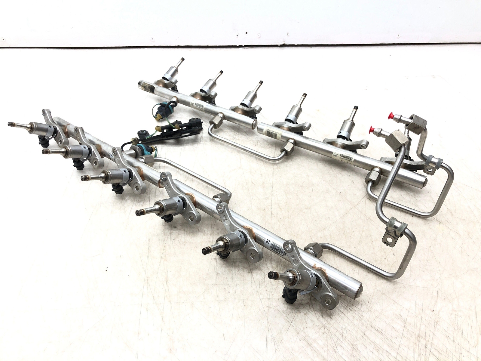 2017-2020 FERRARI GTC4LUSSO 6.3L F140 FUEL INJECTOR RAIL SET 307638 311302