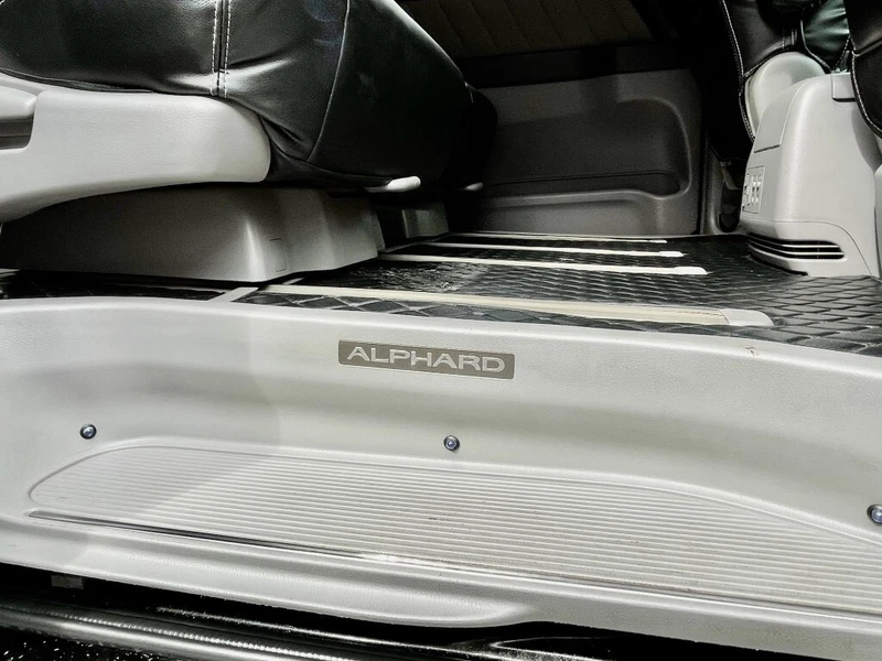 Unique Toyota Alphard, Full Toyota Racing Design (TRD) Body Kit, Twin Duel Exhaust