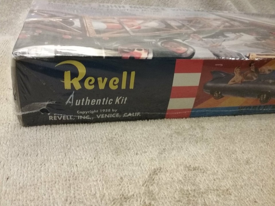 NEW SEALED 1995 REVELL HONEST JOHN MISSILE WITH MOBILE CARRIER Garage