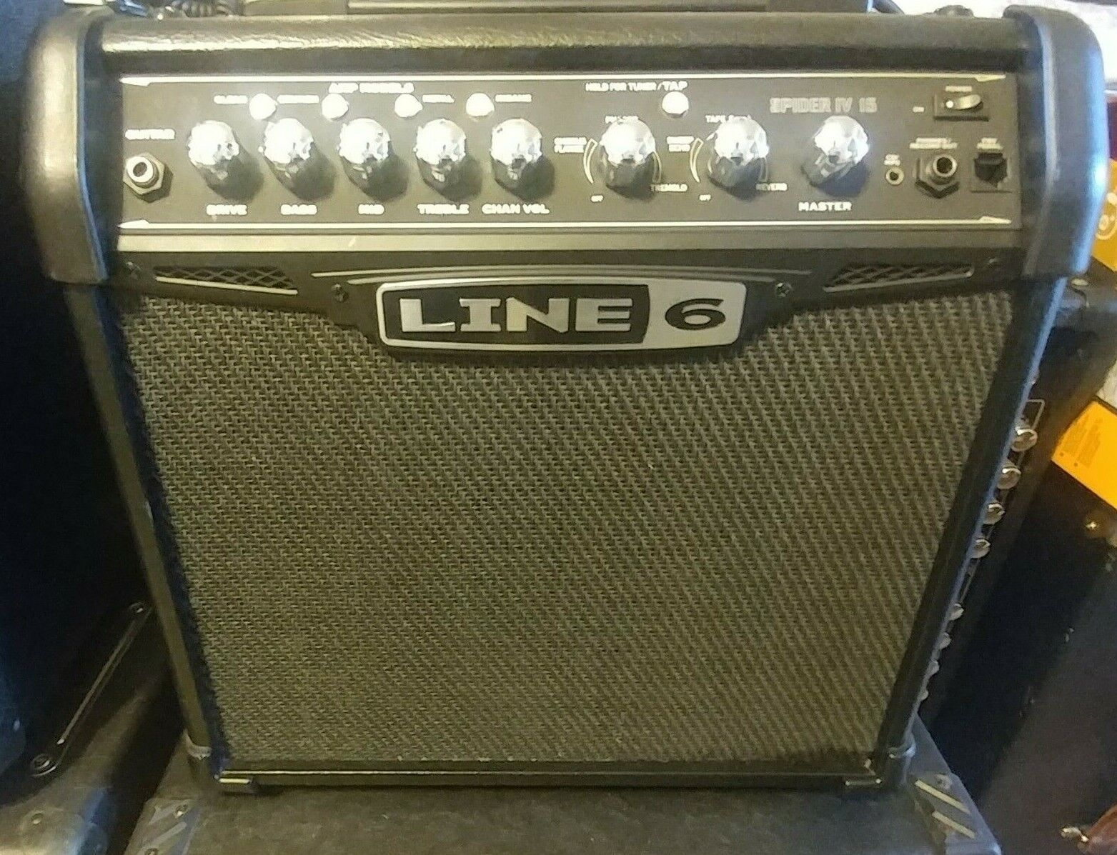 Line 6 Spider IV 15 Guitar 15 watts Amp 1x8 combo Amplifier w/on-board  Effects