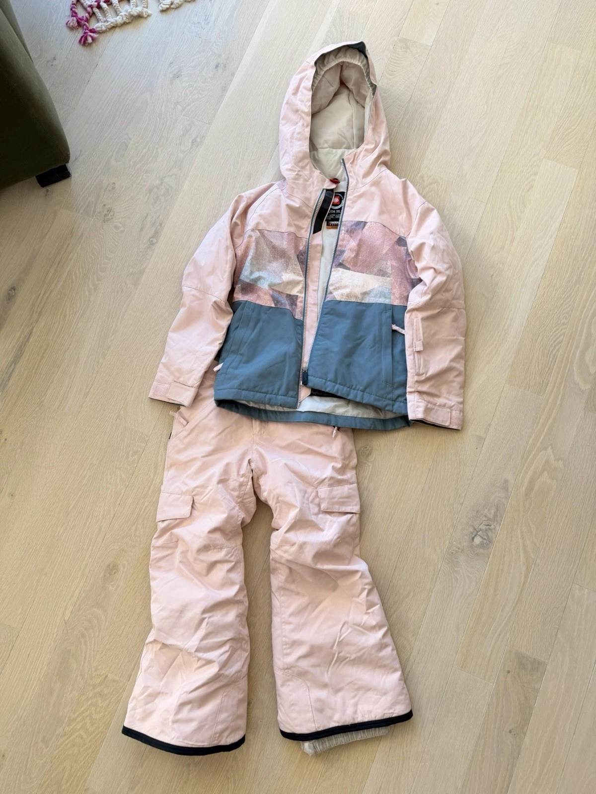 686 Kids Snowsuit Jacket And pants With Gloves