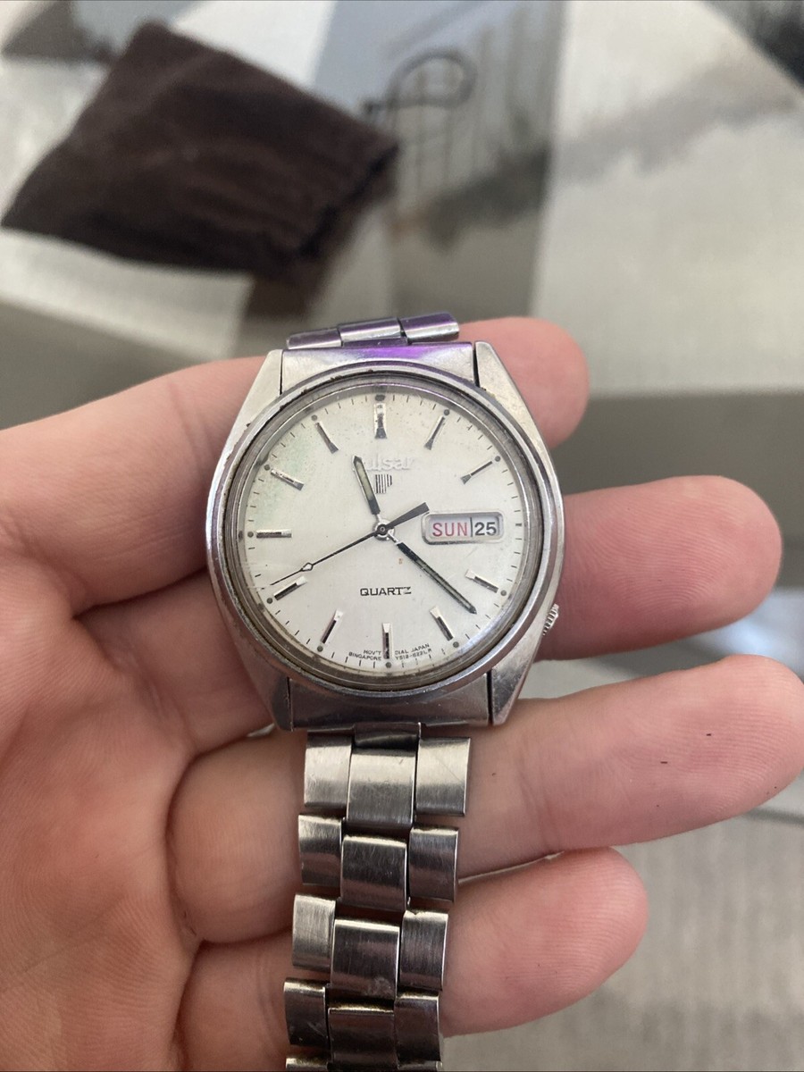 Vintage Pulsar by Seiko Day Date Watch Singapore Silver Dial  display picture 1