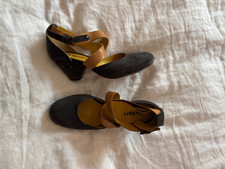 Kickers Women's EU 37 US 7 Mary Jane Heels Navy and Tan Dress Shoes Leather