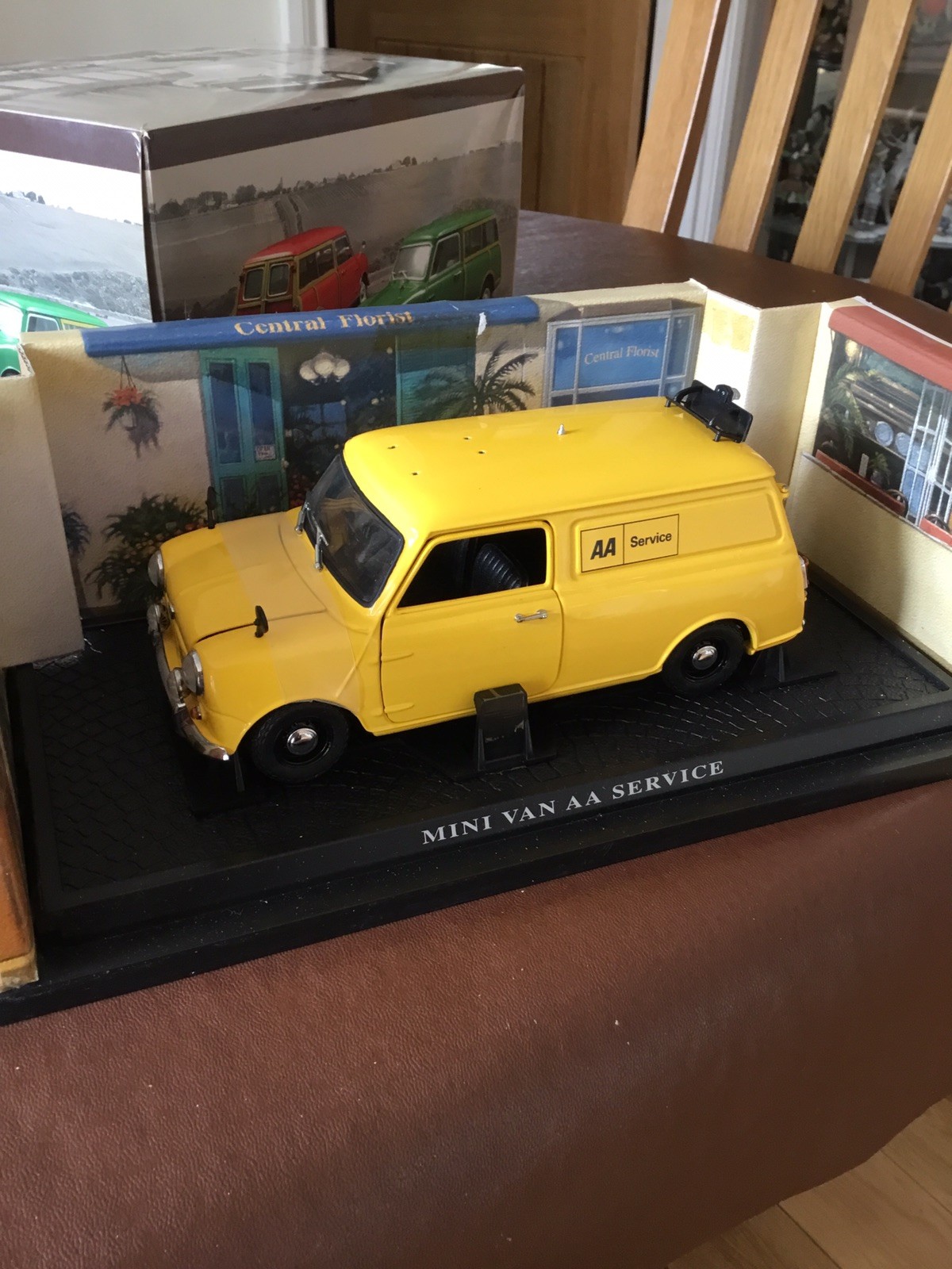 Kyosho Mini Van Aa Service 1:18 08193A