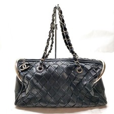 Borsa a tracolla Chanel in pelle nera 2343577
