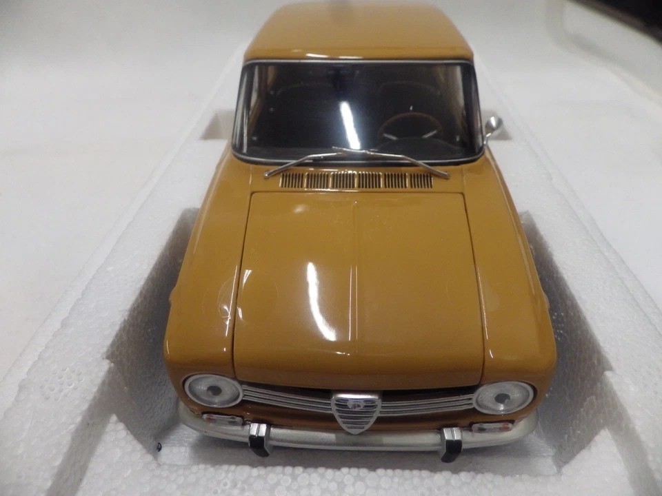 ALFAROMEO GIULIA 1300 SUPER MINICHAMPS 1/18 - Immagine 2 di 4