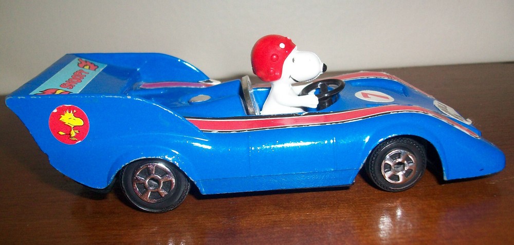 Vintage Peanuts Snoopy’s Racecar Aviva Die Cast Metal Toy