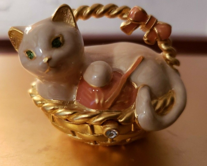 estee lauder-cat in basket- beautiful Solid Parfum Vintage no box year 1997