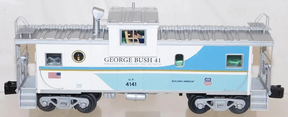 Lionel 6-27660 UP George Bush 41 Extended Vision caboose 1/48 O Scale Smokes - Image 4 of 4