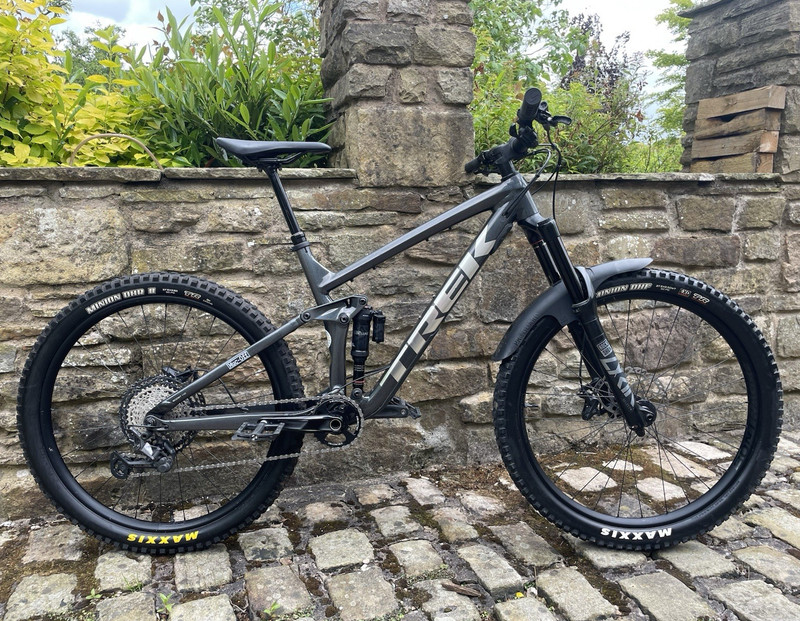 2021 Trek Remedy 8 size M/L Dark Prismatic