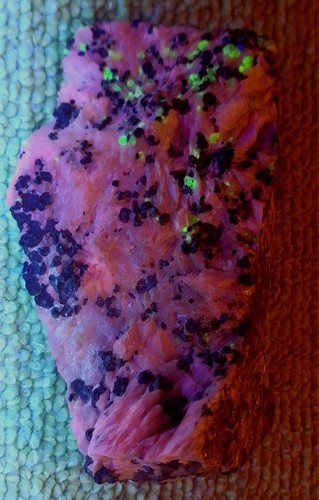 Rare Large Beautiful Wedge Fluorescent Mineral Sterling Hill Willemite Calcite - Picture 10 of 17