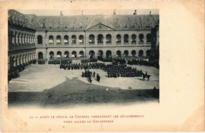 CPA PARIS 7. Militärschule nach der Parade (1247528)